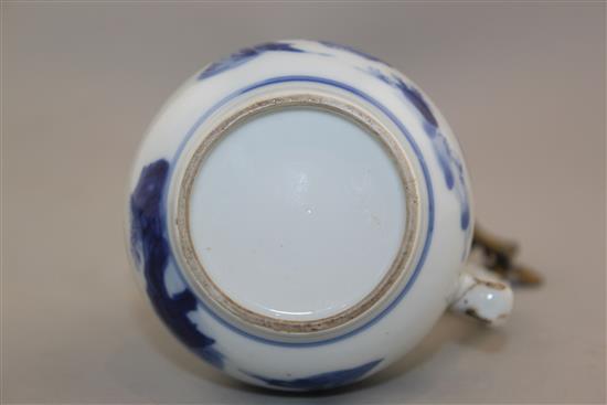 A Chinese export blue and white jug and cover, Kangxi period, 14cm, faults to handle and hinge